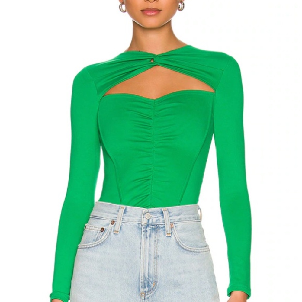 SOLD OUT! superdown
gabby cut out top